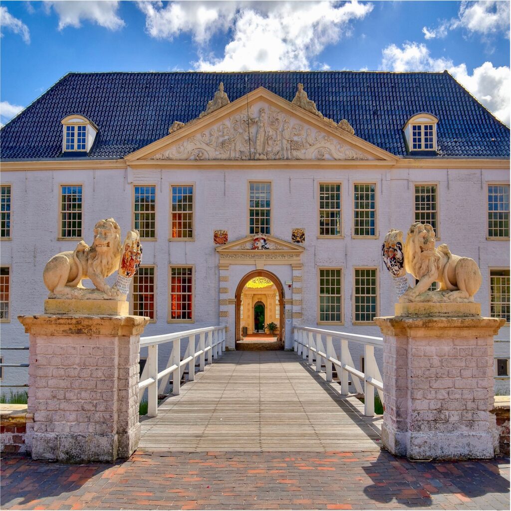 Das historische Wasserschloss im alten Ortskern von Dornum – ein faszinierendes Zeugnis norddeutscher Geschichte.