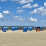 Feiner Sandstrand in Dornumersiel mit Strandkörben zur Miete – perfekter Ort für einen entspannten Nordseeurlaub.